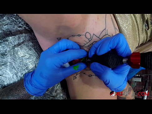 ❤️ Extrem tätowierte Hottie Sully Savage hat ein Tattoo auf ihrer Klitoris Fuck video bei uns de.pornohdmega.ru